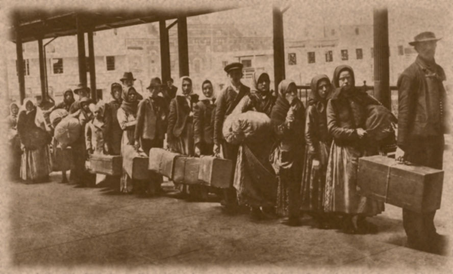 Immigrati in fila a Ellis Island
