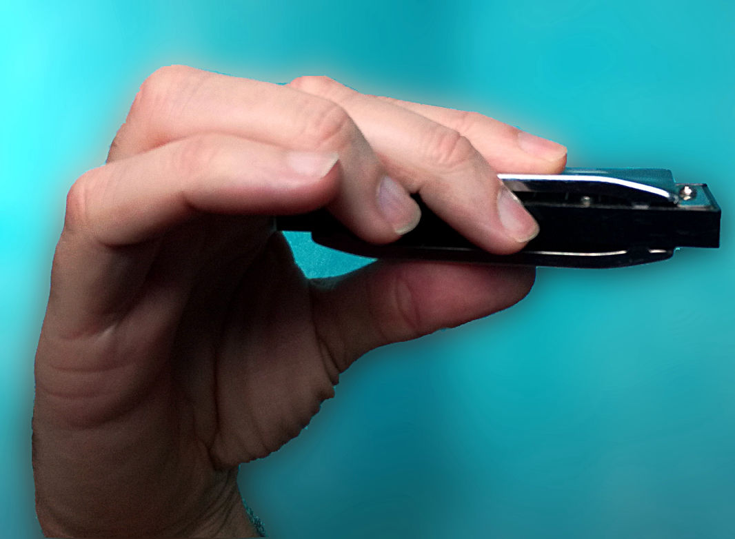 Blocking the harmonica with the fingers